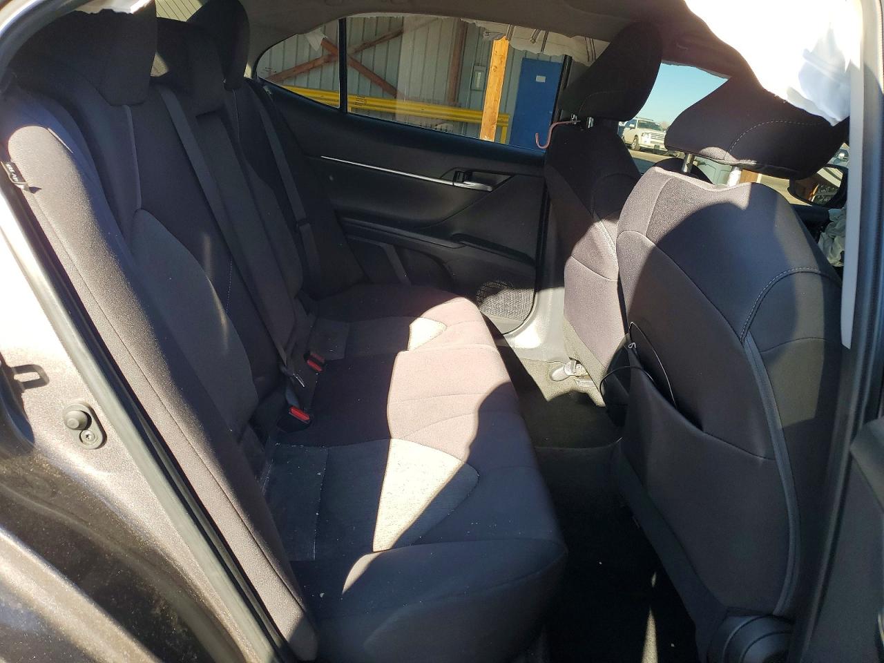 2022 TOYOTA CAMRY LE photo 19