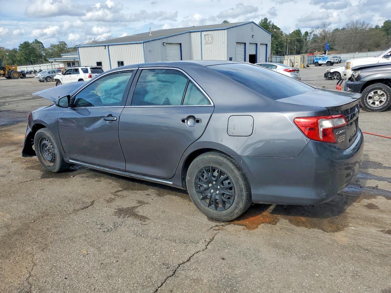 2012 TOYOTA CAMRY LE photo 3
