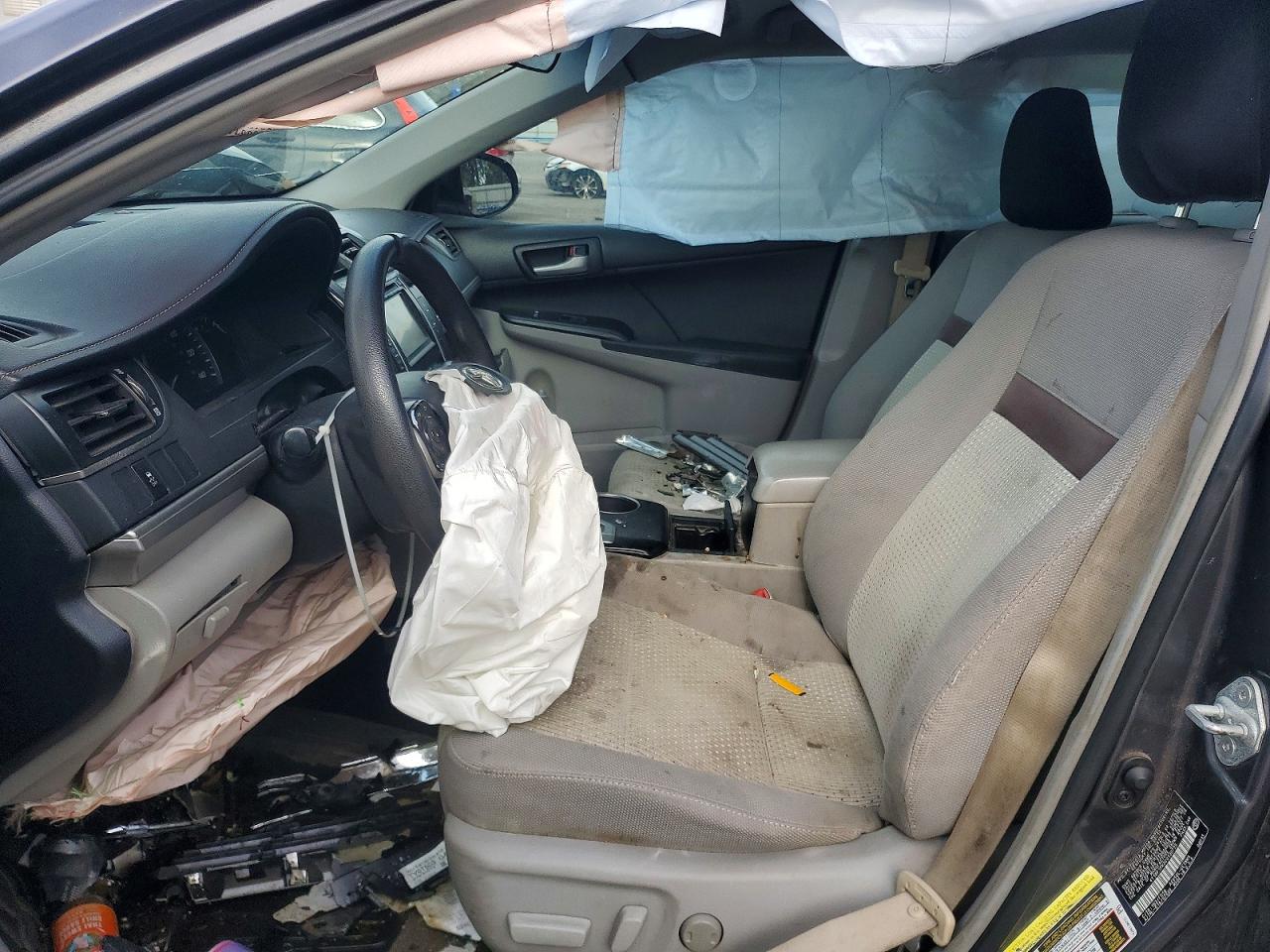 2012 TOYOTA CAMRY LE photo 13