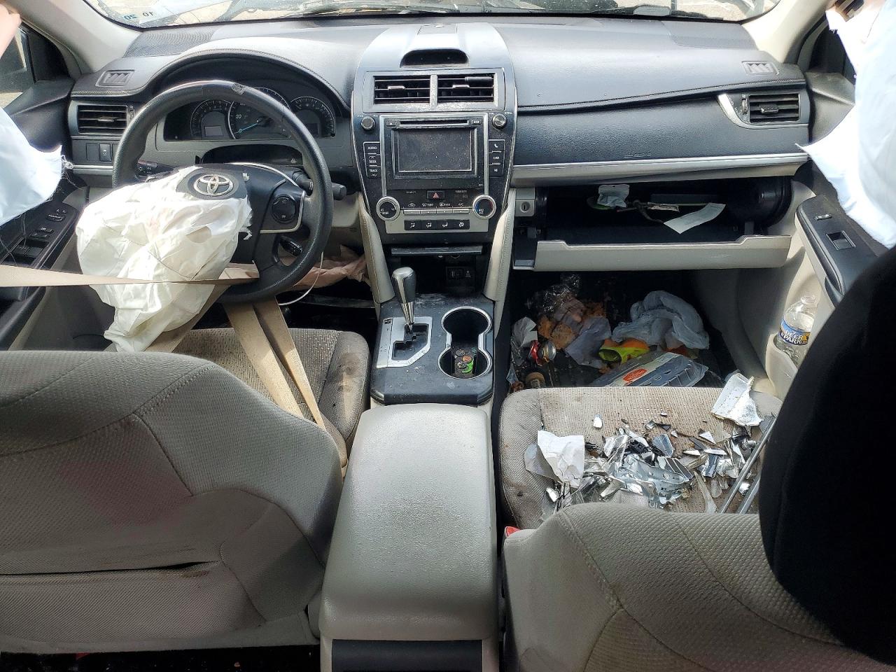 2012 TOYOTA CAMRY LE photo 15