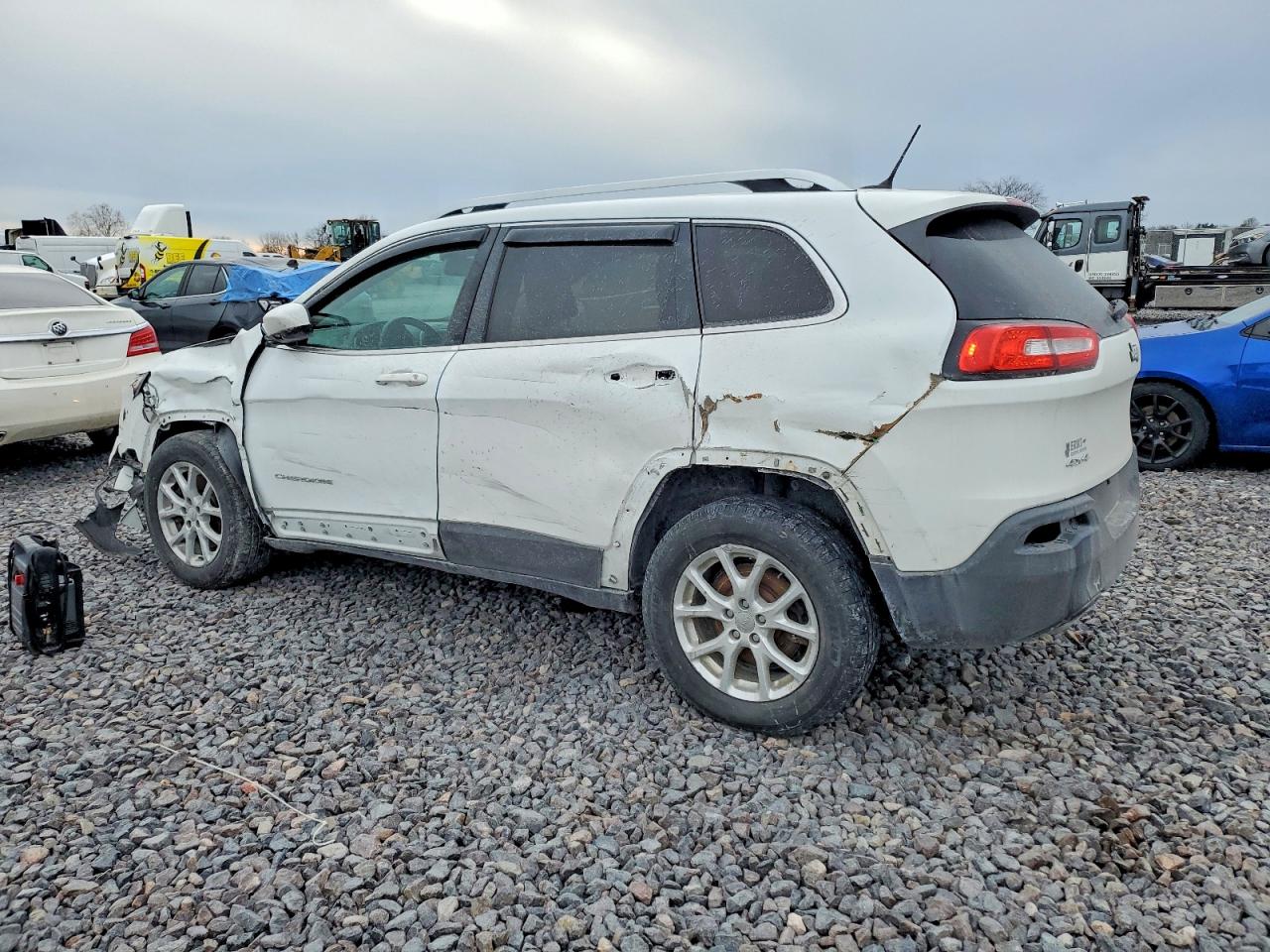 2014 JEEP CHEROKEE LATITUDE photo 2