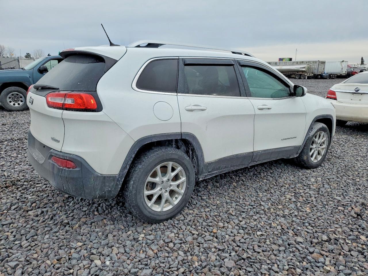 2014 JEEP CHEROKEE LATITUDE photo 3