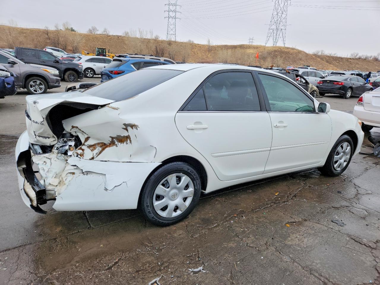 2004 TOYOTA CAMRY LE photo 3