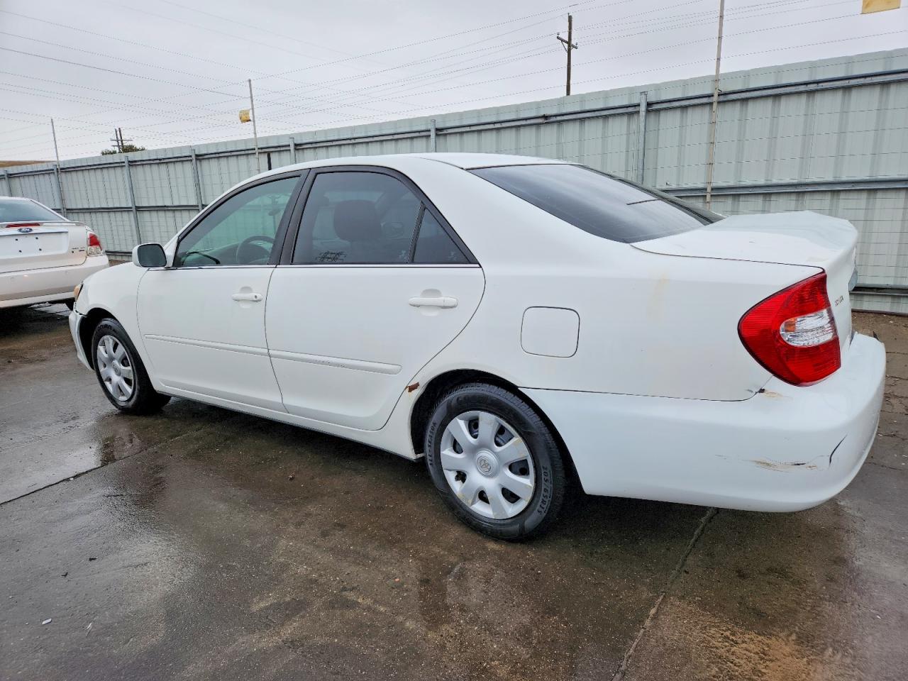 2004 TOYOTA CAMRY LE photo 2