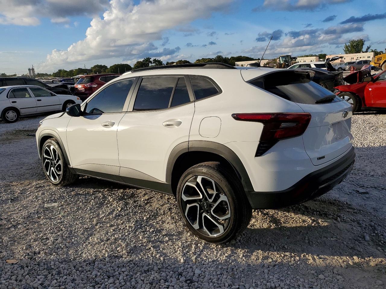 2025 CHEVROLET TRAX 2RS photo 2