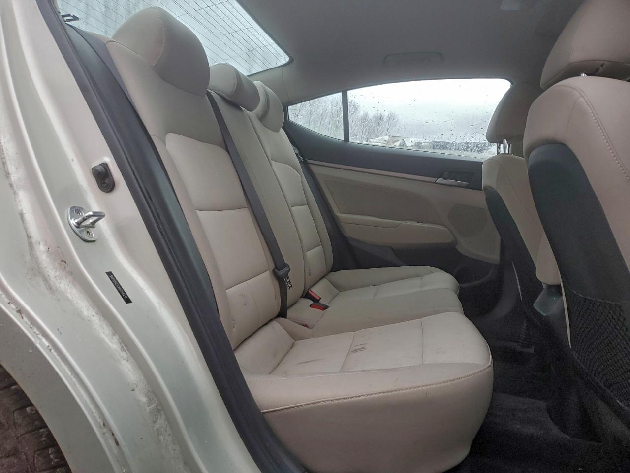 2017 HYUNDAI ELANTRA SE photo 10