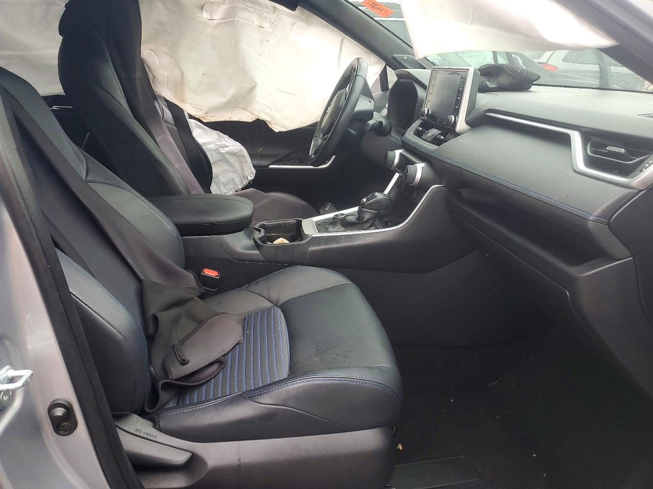 2019 TOYOTA RAV4 XSE photo 7