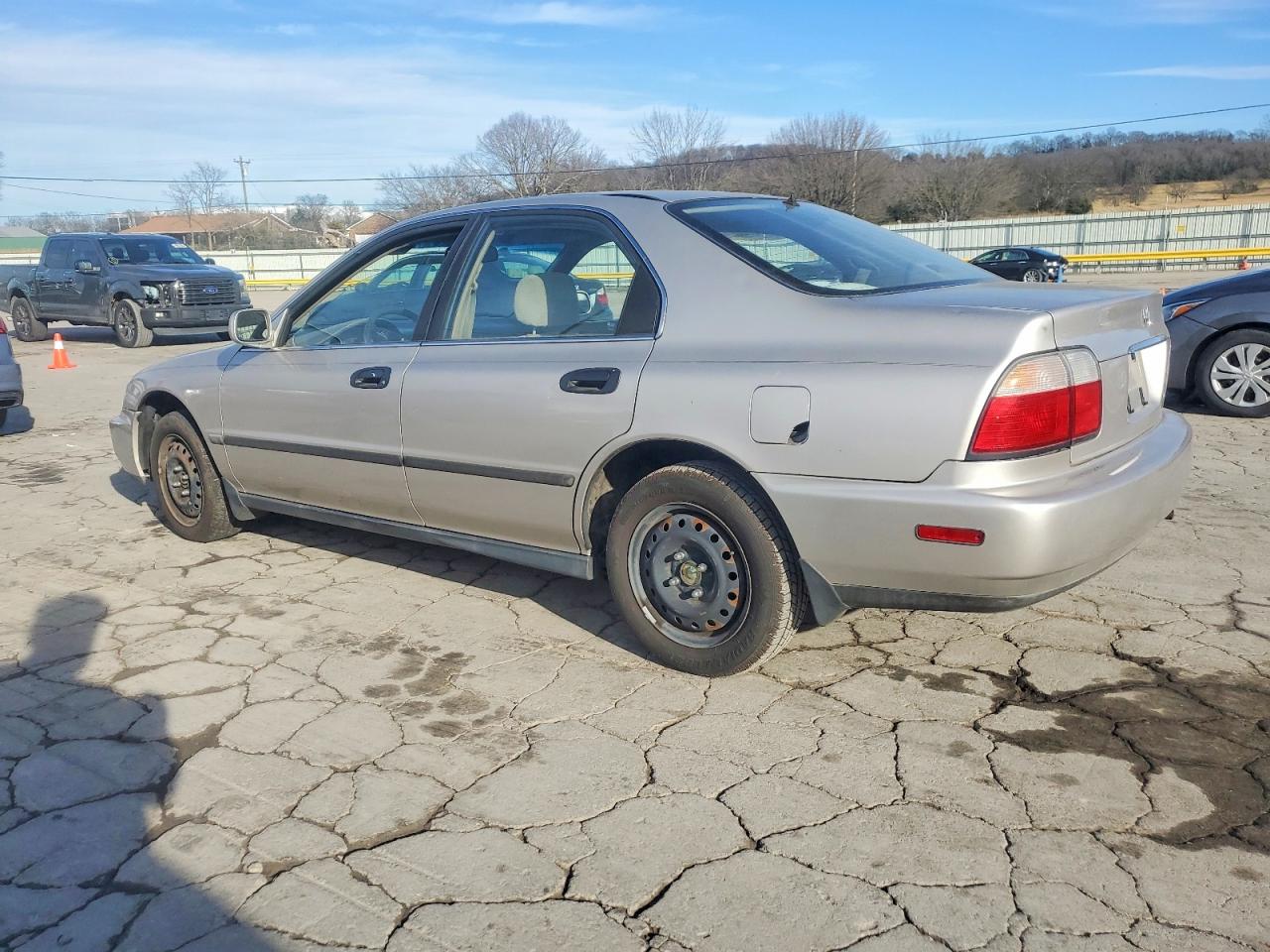 1996 HONDA ACCORD LX photo 3