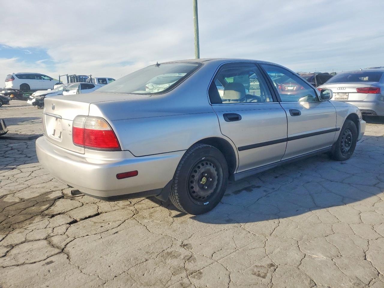 1996 HONDA ACCORD LX photo 5