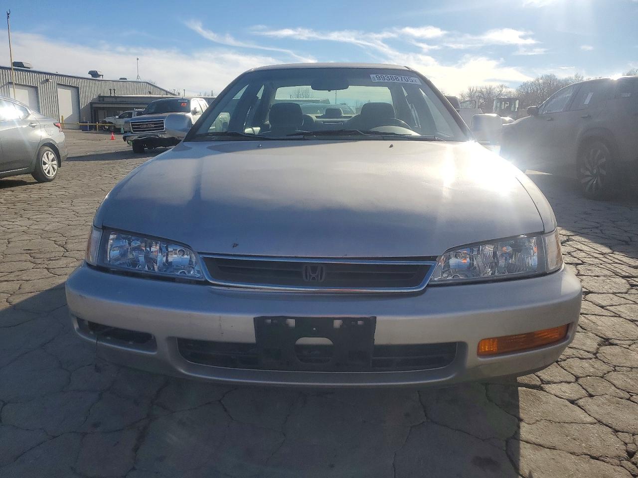 1996 HONDA ACCORD LX photo 9