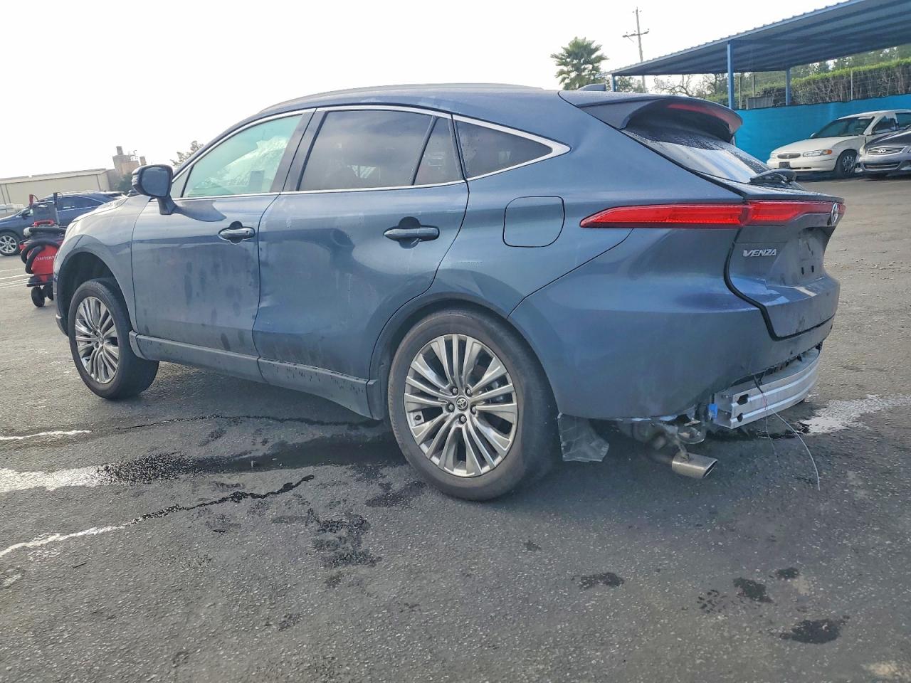 2024 TOYOTA VENZA LE photo 2