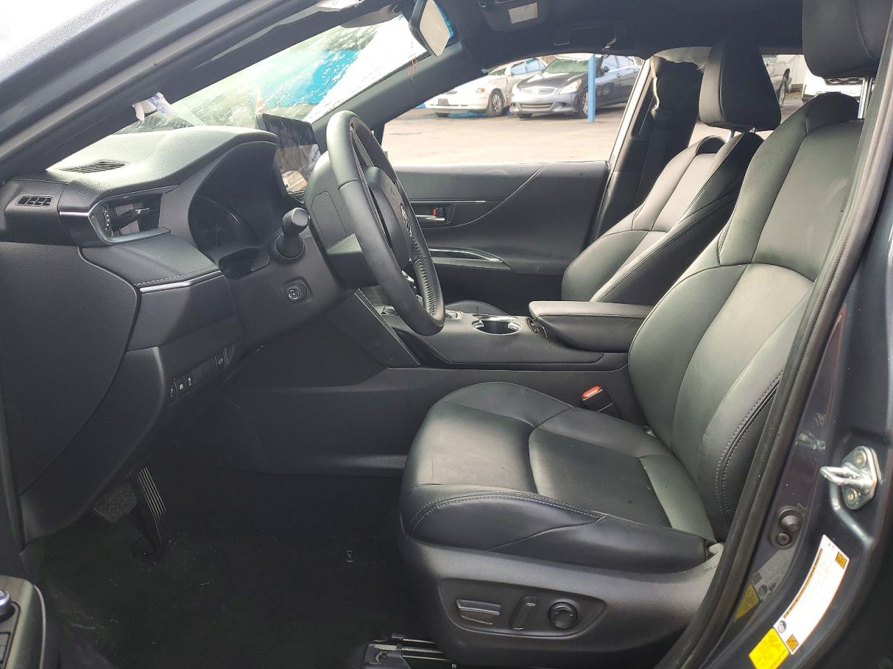 2024 TOYOTA VENZA LE photo 7