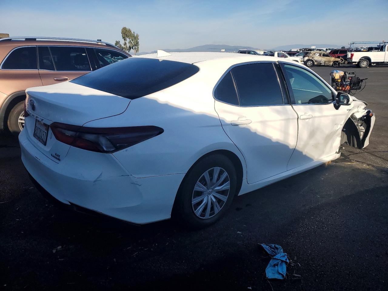 2021 TOYOTA CAMRY LE photo 3