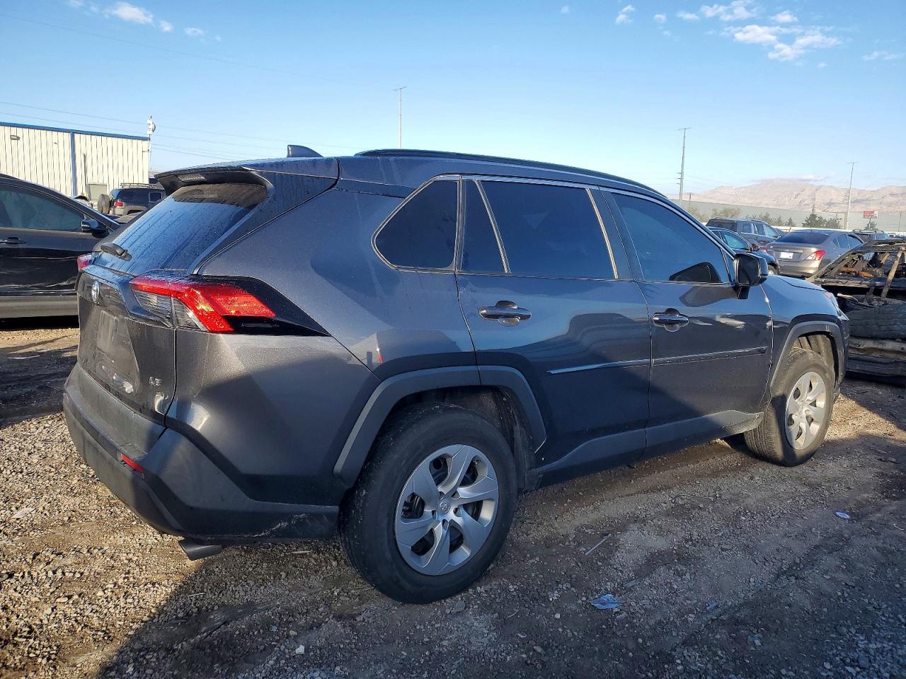 2021 TOYOTA RAV4 LE photo 3