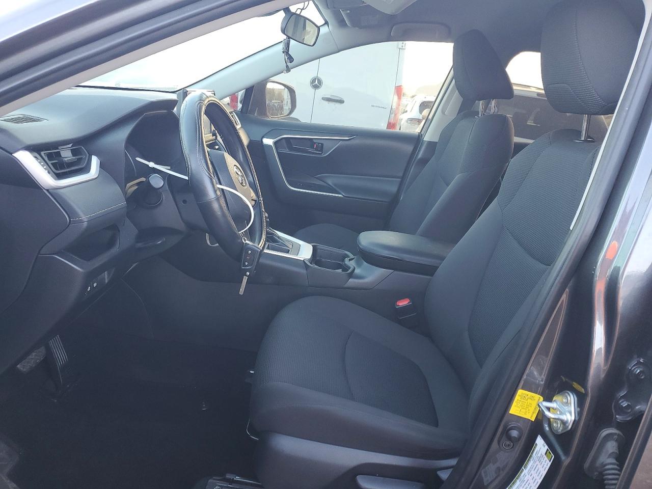 2021 TOYOTA RAV4 LE photo 7