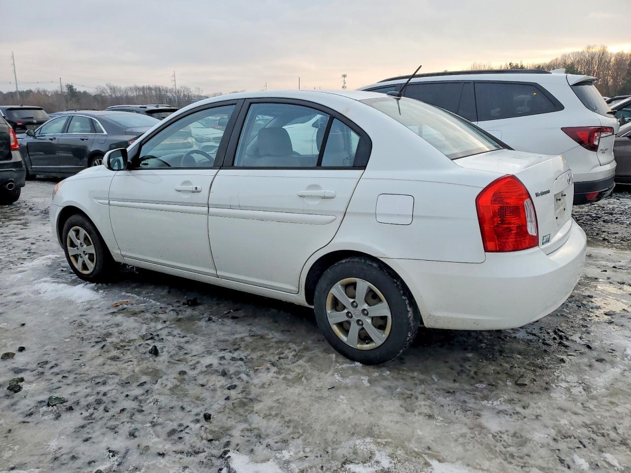 2010 HYUNDAI ACCENT GLS photo 2