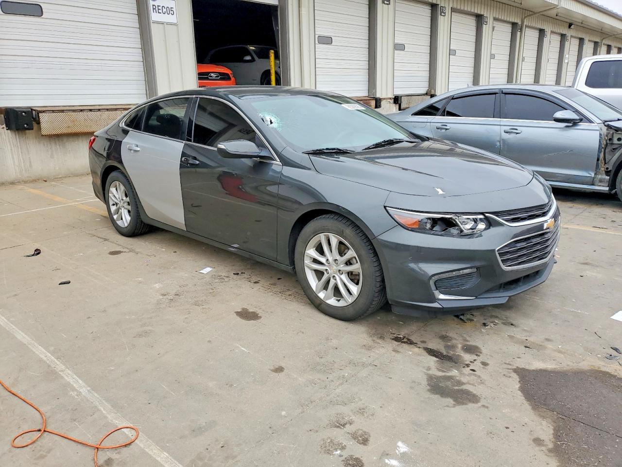 2017 CHEVROLET MALIBU LT photo 4