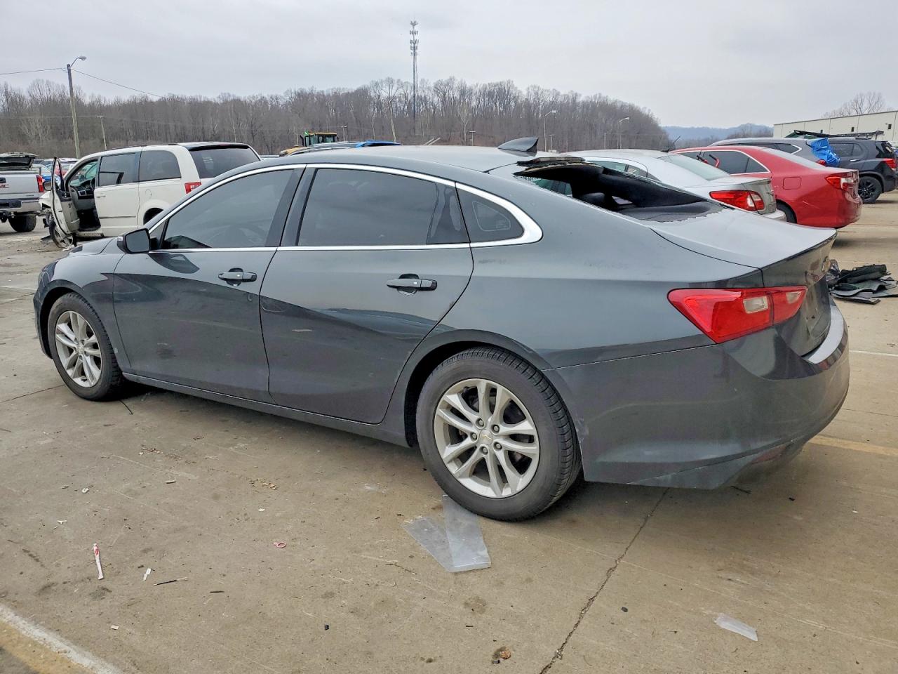 2017 CHEVROLET MALIBU LT photo 2