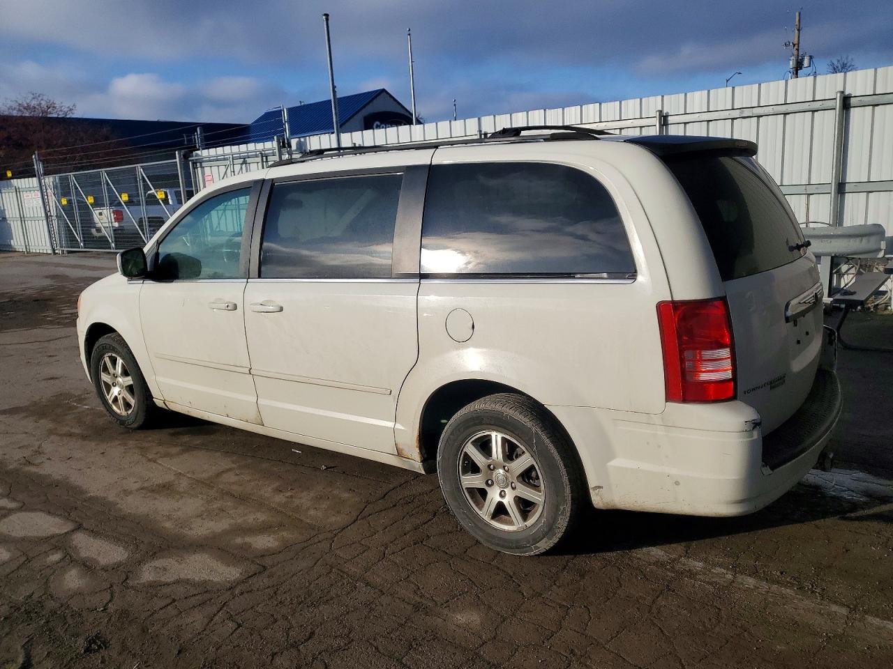 2008 CHRYSLER TOWN & COUNTRY TOURING photo 2