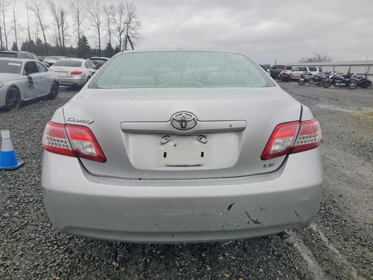 2011 TOYOTA CAMRY BASE photo 6