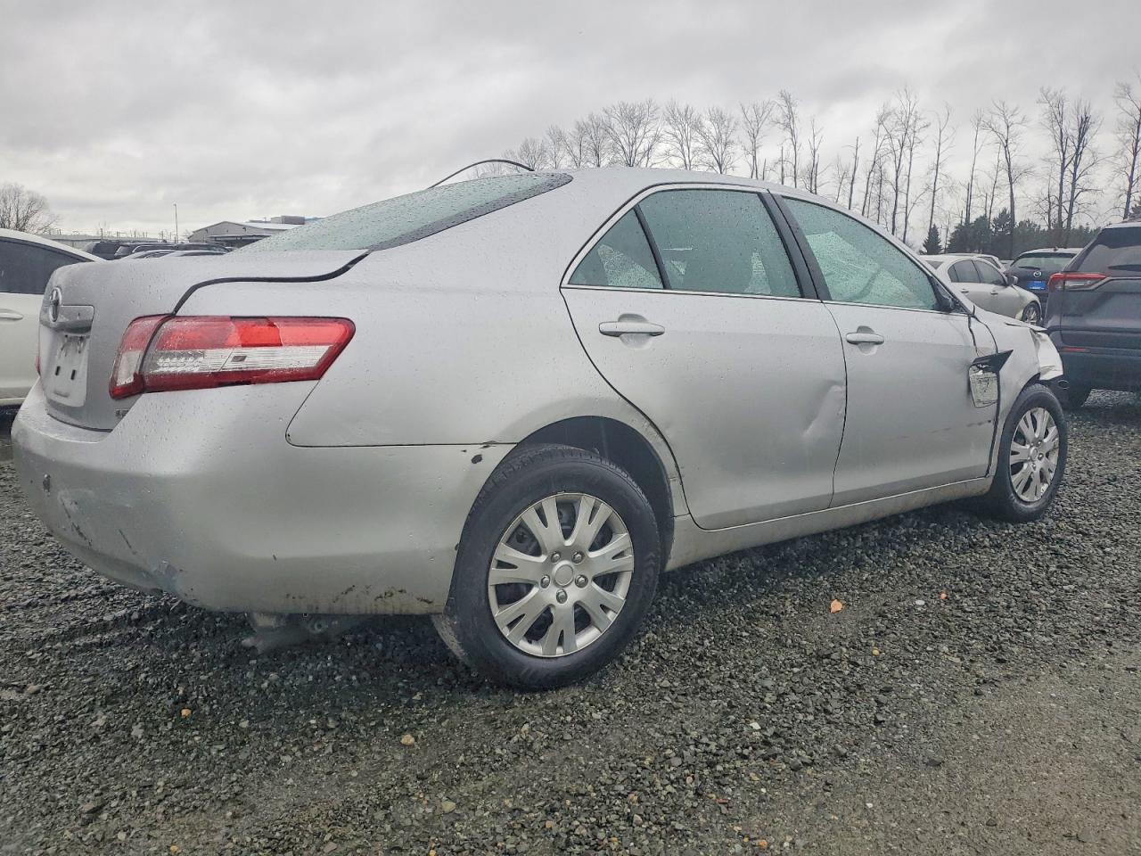 2011 TOYOTA CAMRY BASE photo 3