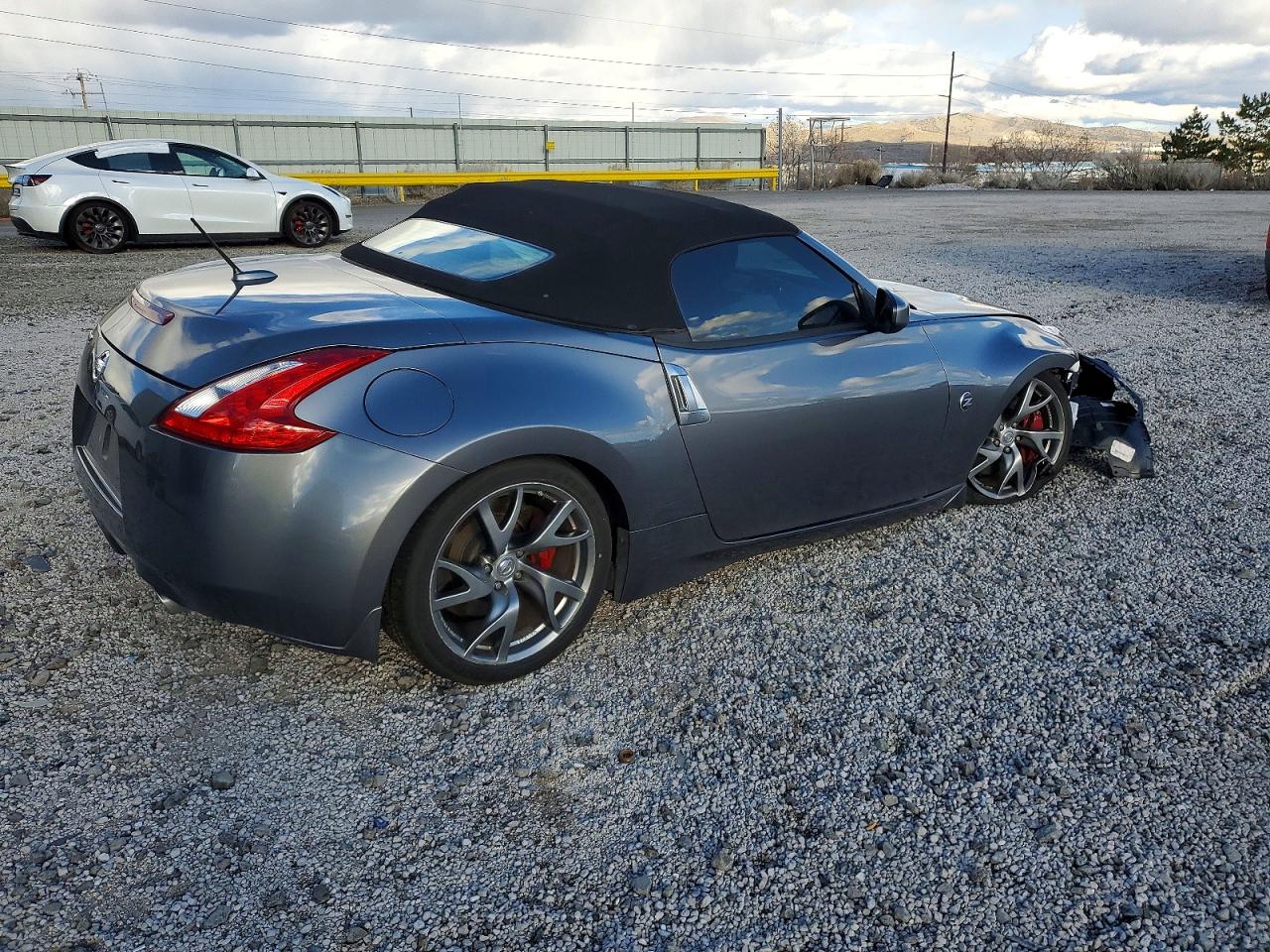 2015 NISSAN 370Z BASE photo 3