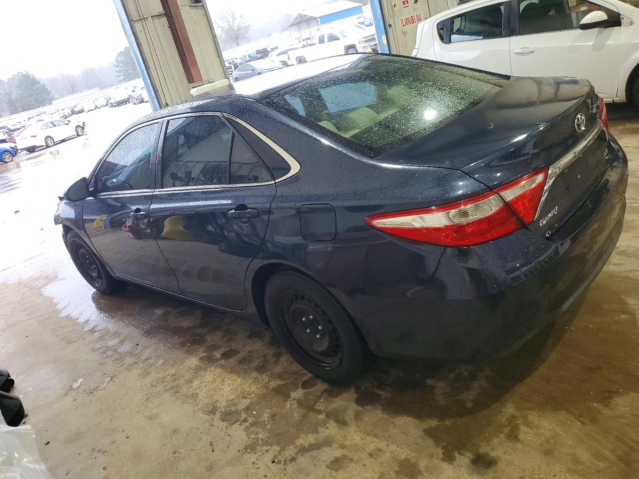 2015 TOYOTA CAMRY LE photo 2