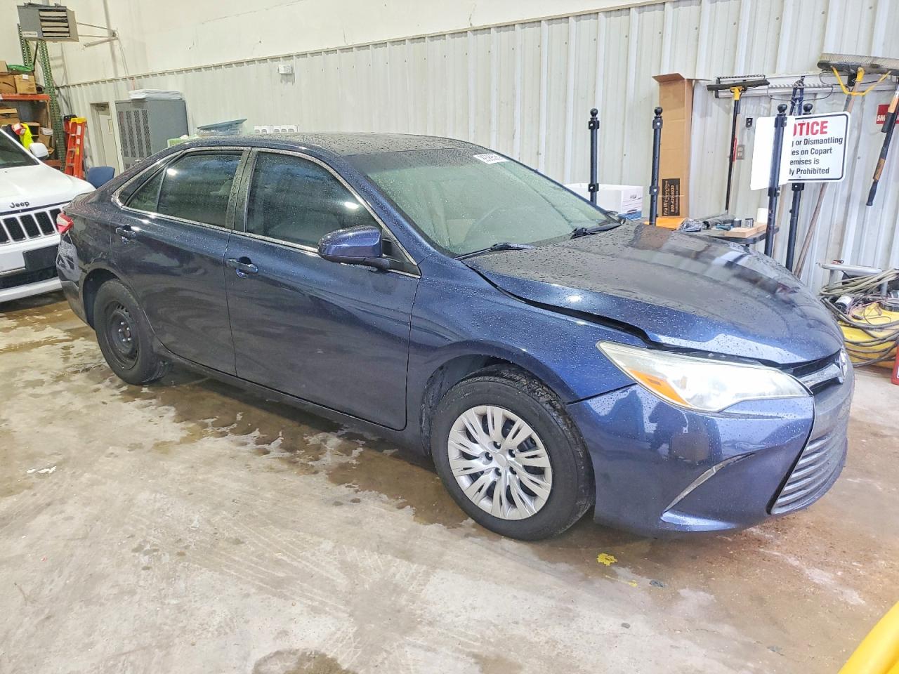 2015 TOYOTA CAMRY LE photo 4