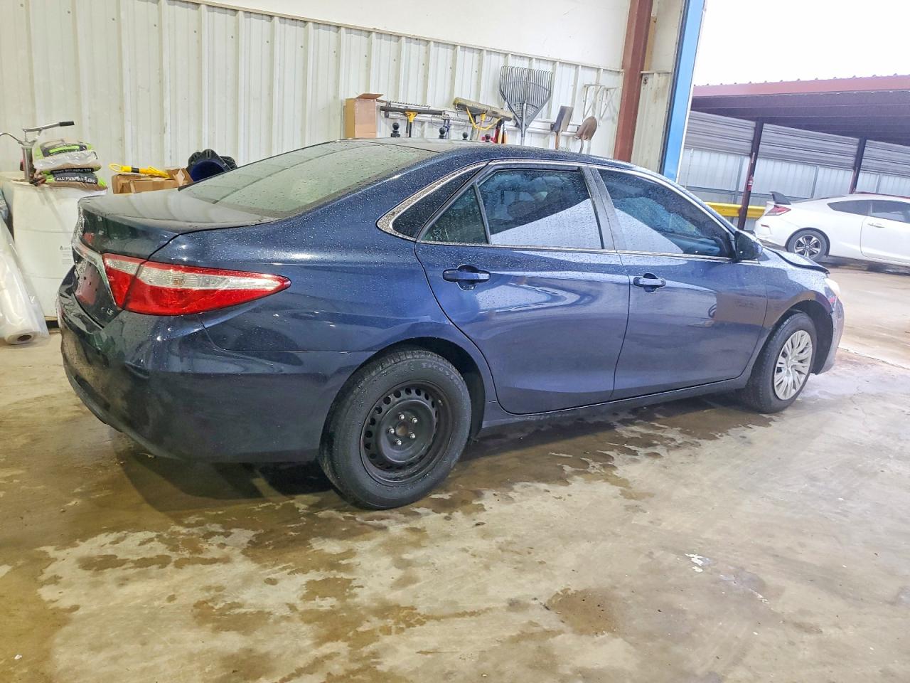 2015 TOYOTA CAMRY LE photo 3
