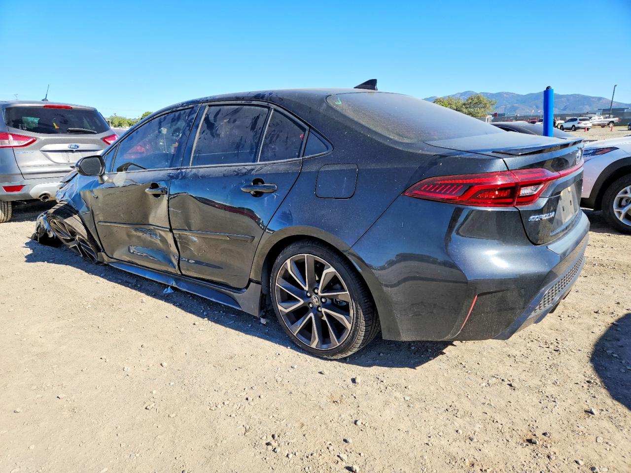 2020 TOYOTA COROLLA SE photo 2