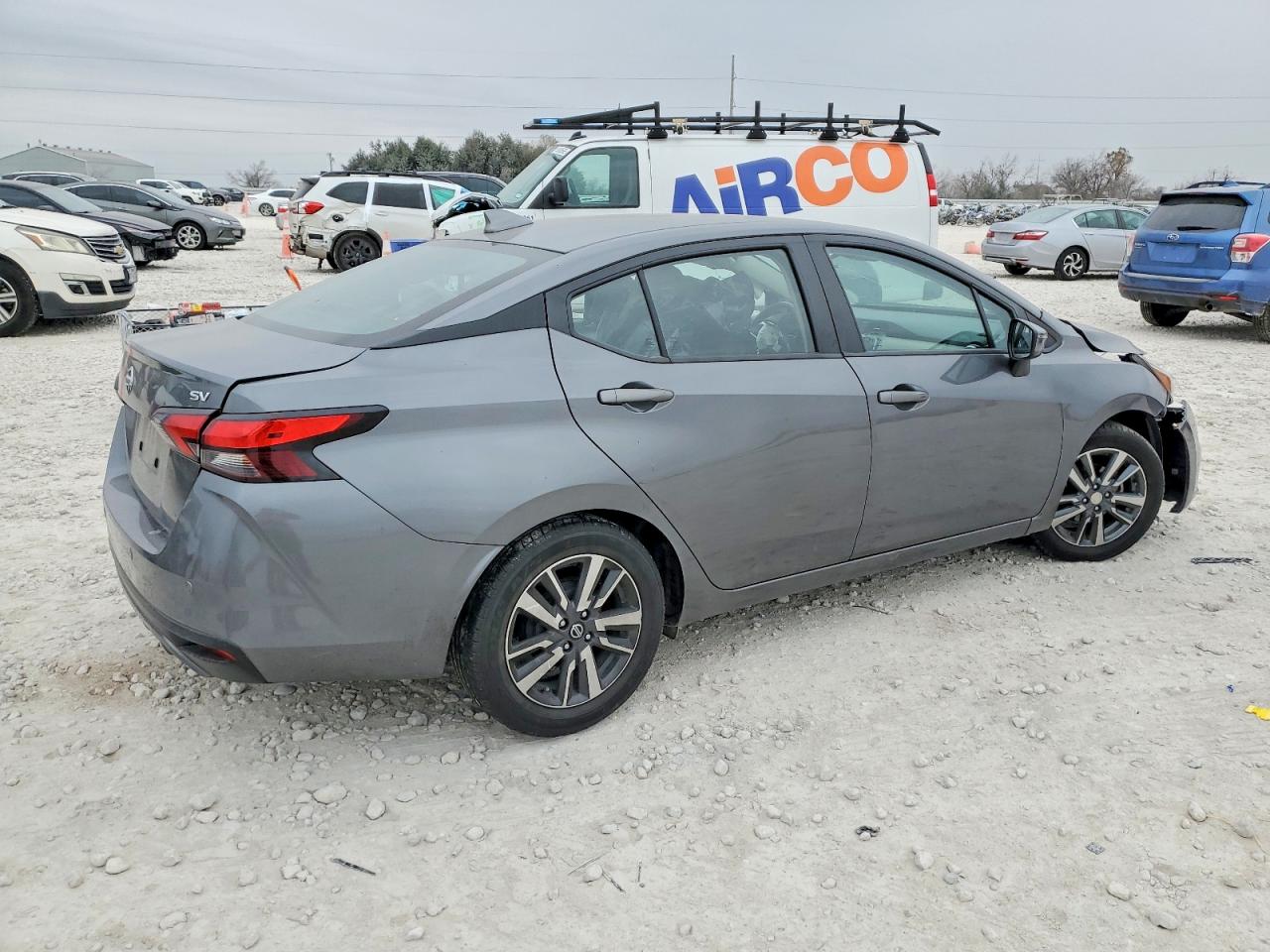 2021 NISSAN VERSA SV photo 3
