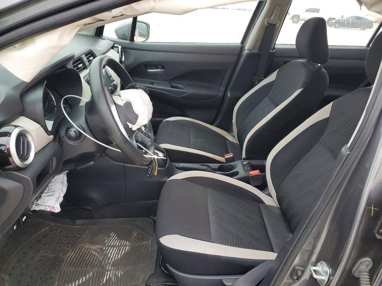 2021 NISSAN VERSA SV photo 7
