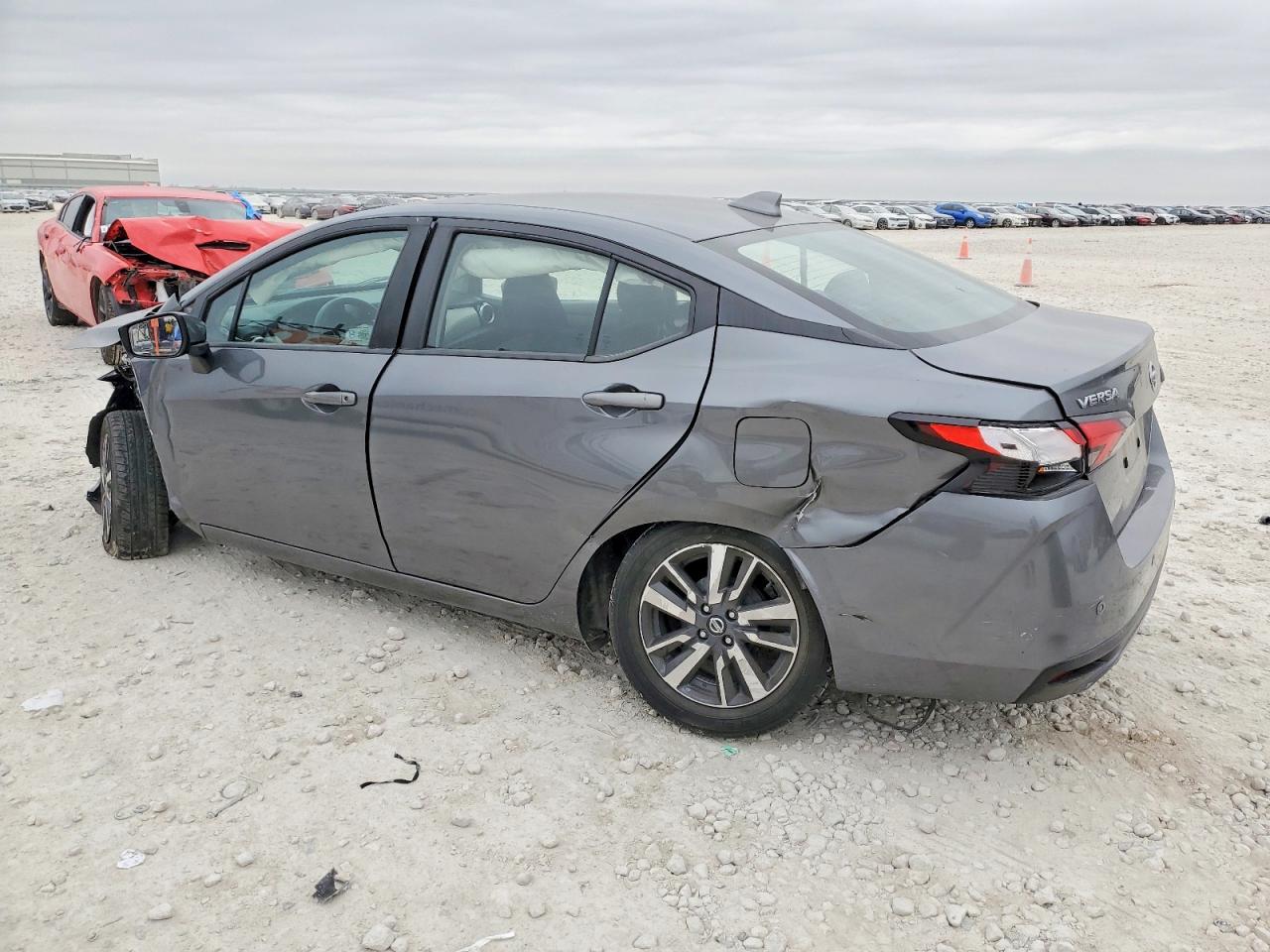 2021 NISSAN VERSA SV photo 2