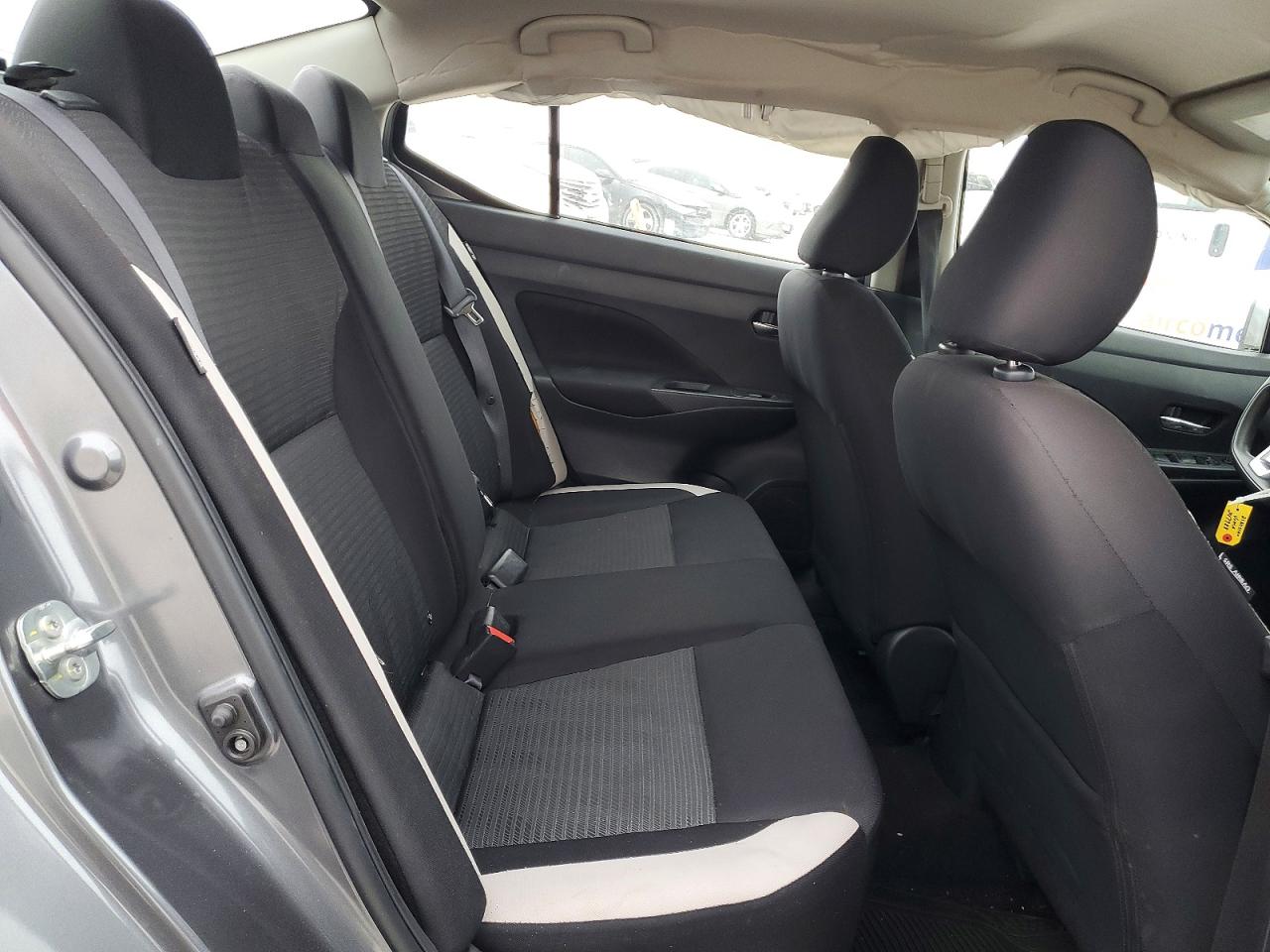 2021 NISSAN VERSA SV photo 10