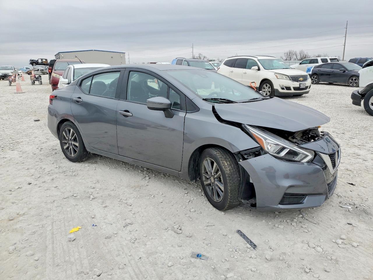 2021 NISSAN VERSA SV photo 4