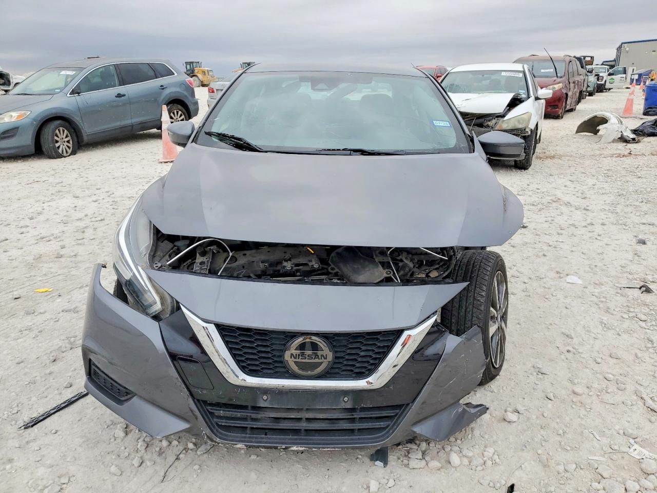 2021 NISSAN VERSA SV photo 5
