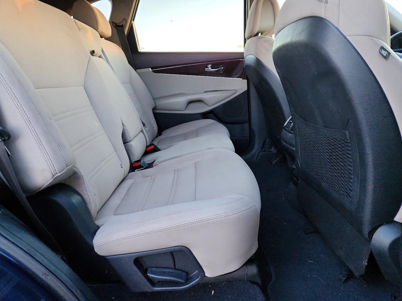 2017 KIA SORENTO LX photo 11
