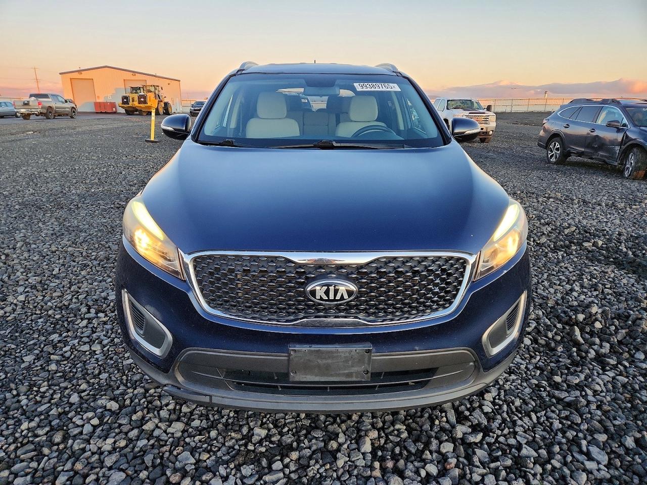 2017 KIA SORENTO LX photo 5