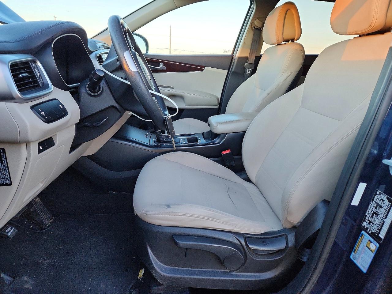 2017 KIA SORENTO LX photo 7