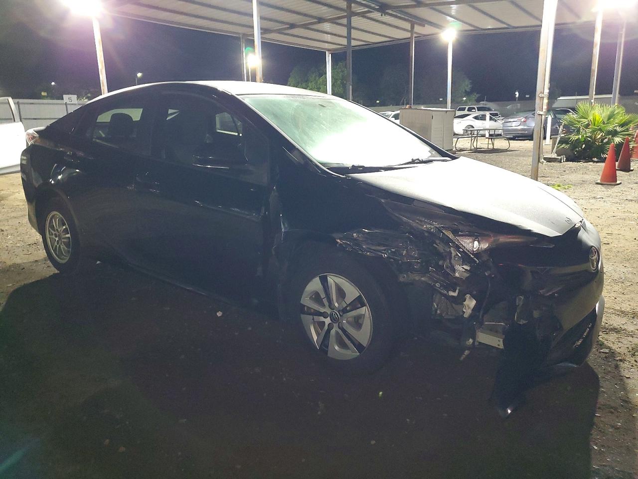 2016 TOYOTA PRIUS photo 7