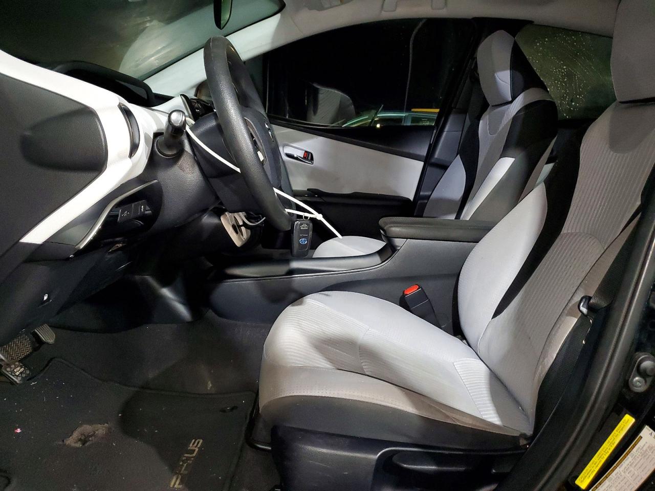 2016 TOYOTA PRIUS photo 13