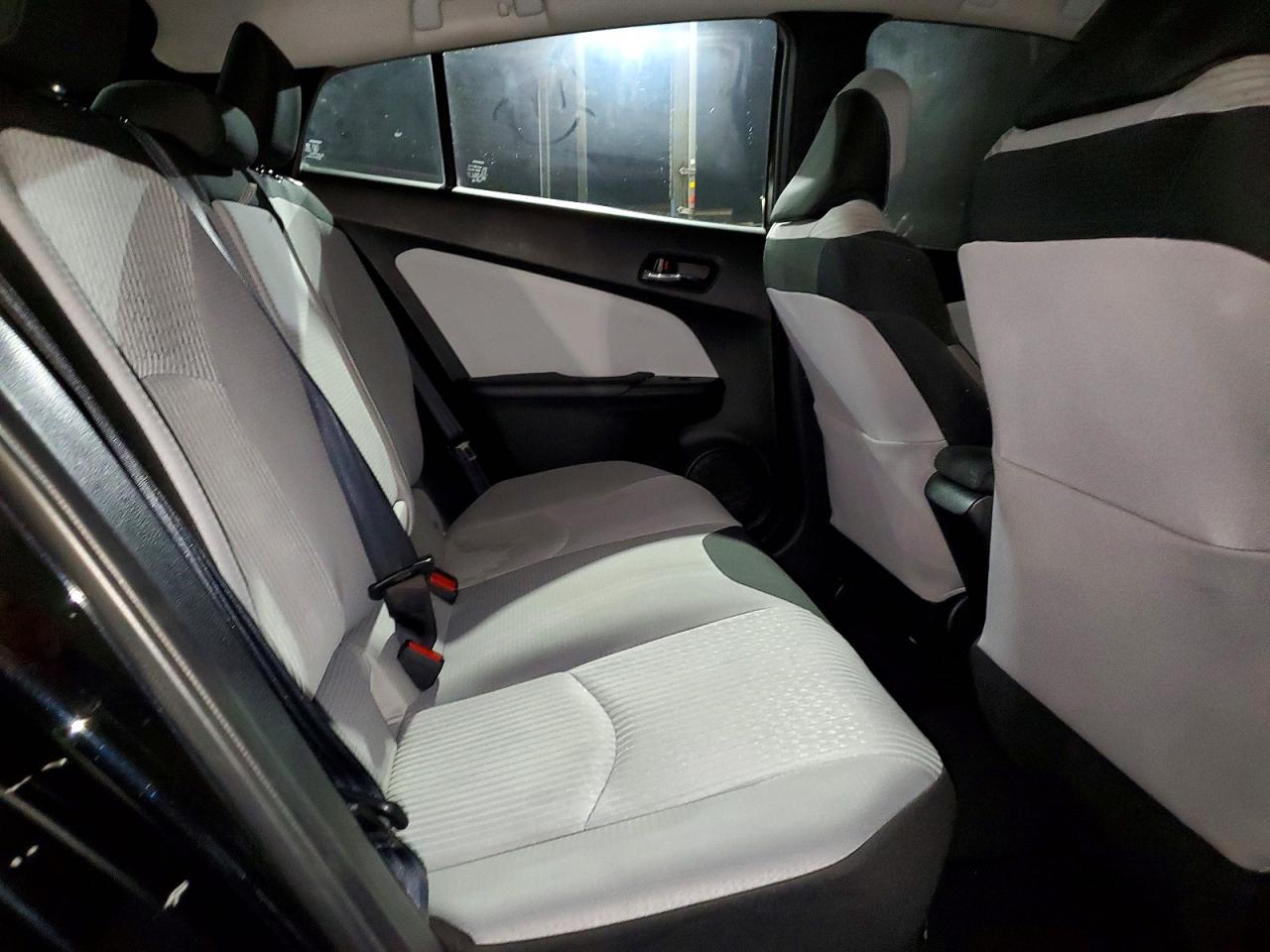 2016 TOYOTA PRIUS photo 19