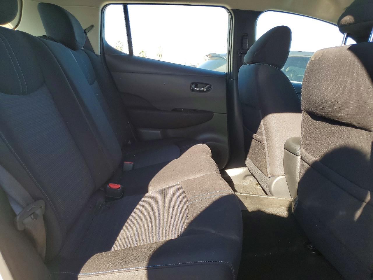 2018 NISSAN LEAF S photo 10