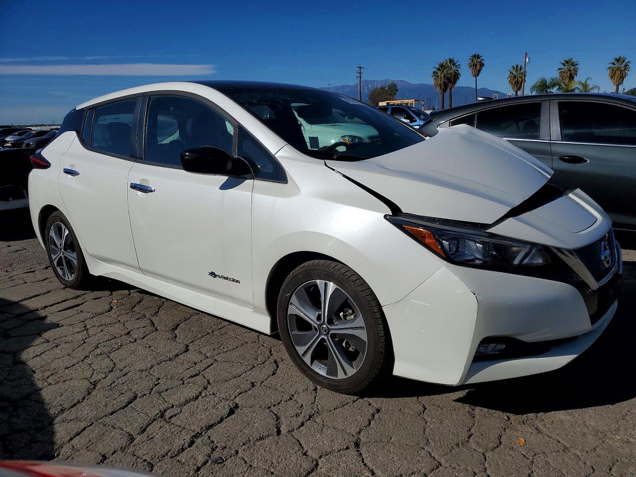 2018 NISSAN LEAF S photo 4