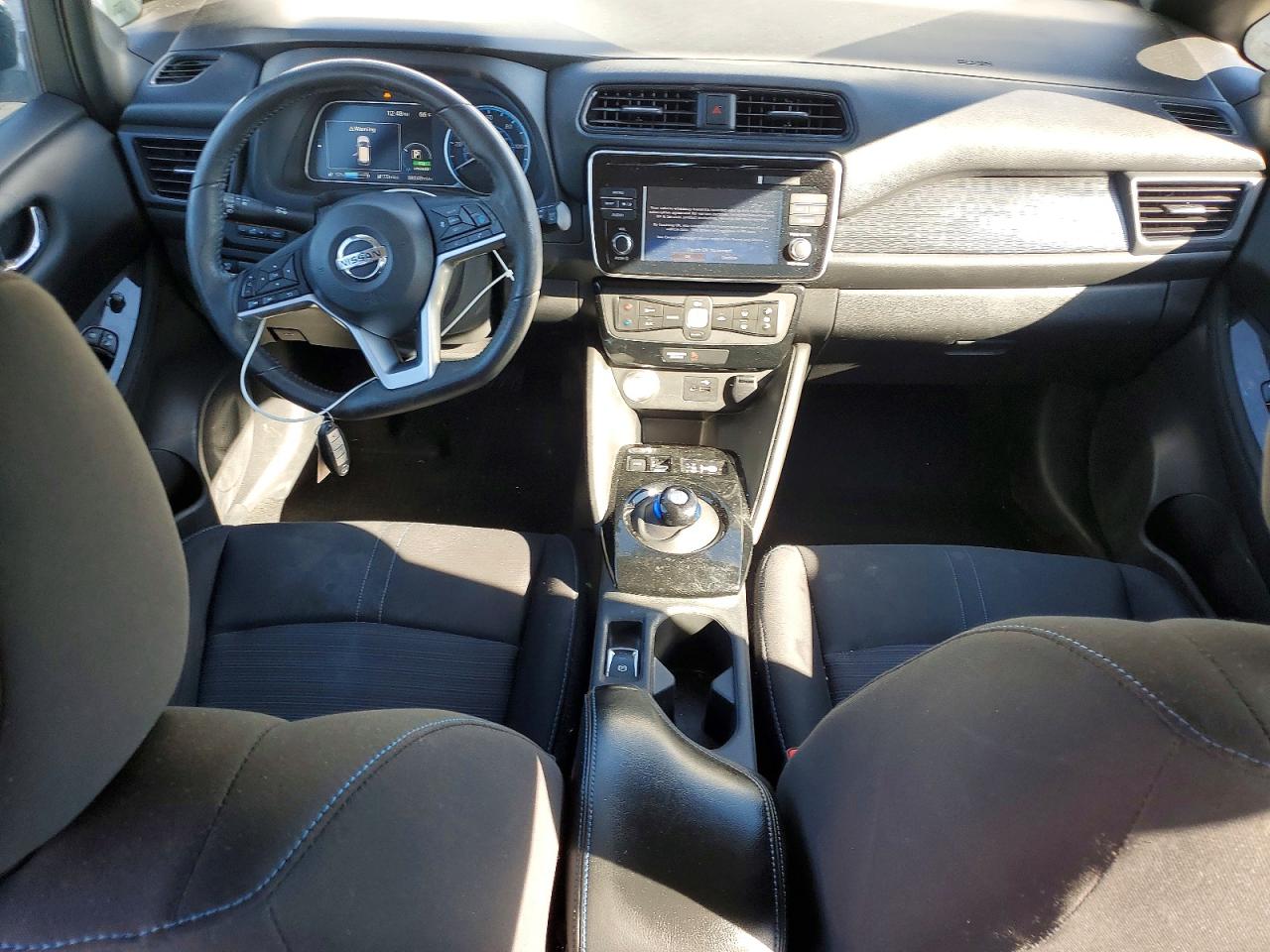 2018 NISSAN LEAF S photo 8
