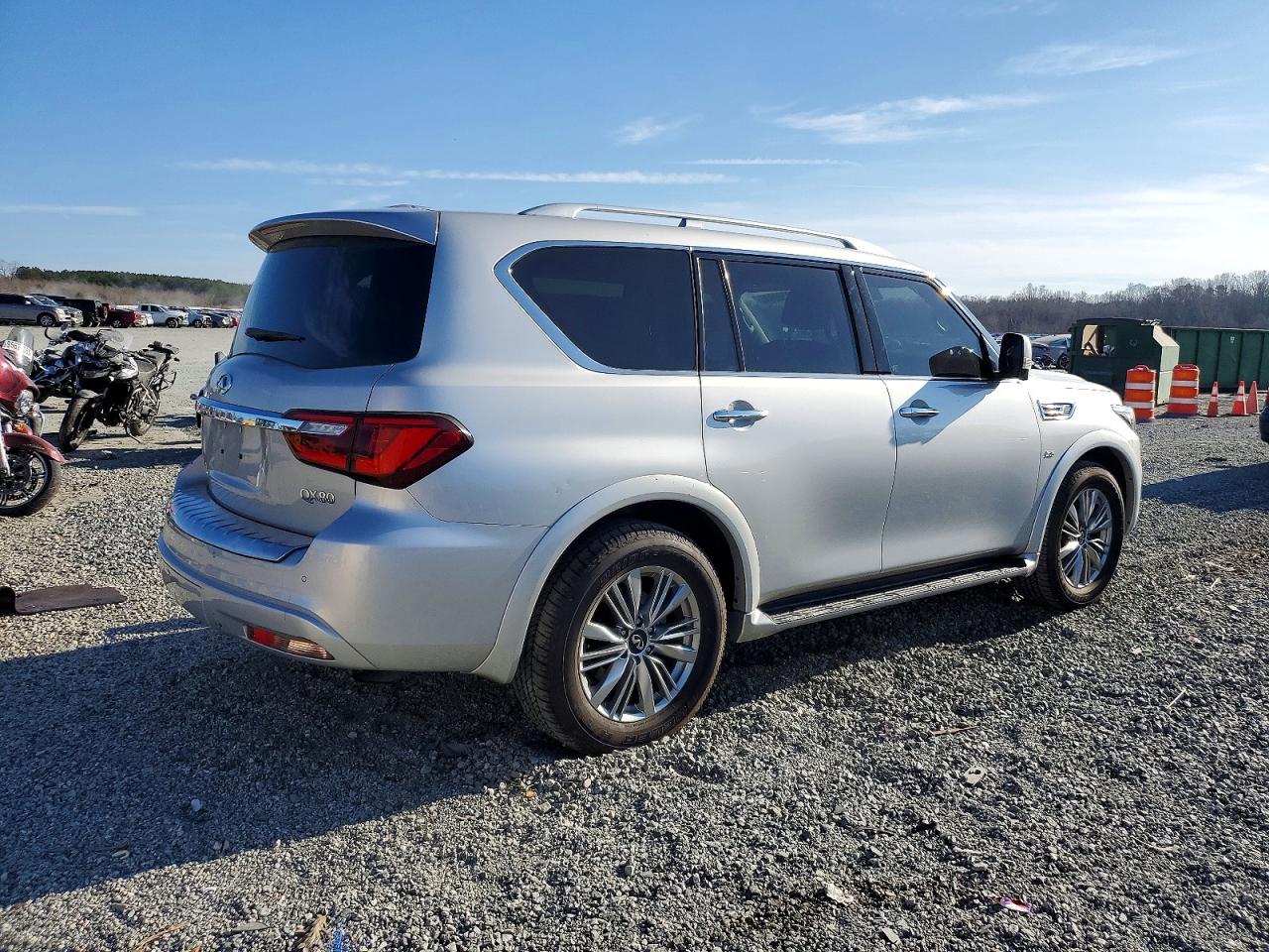 2020 INFINITI QX80 LUXE photo 3