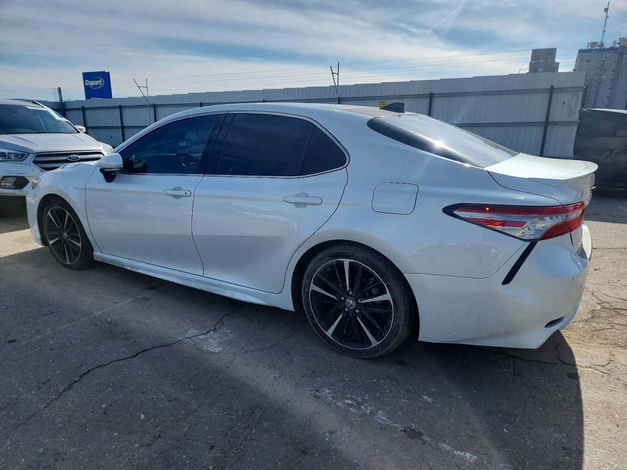 2019 TOYOTA CAMRY XSE photo 2