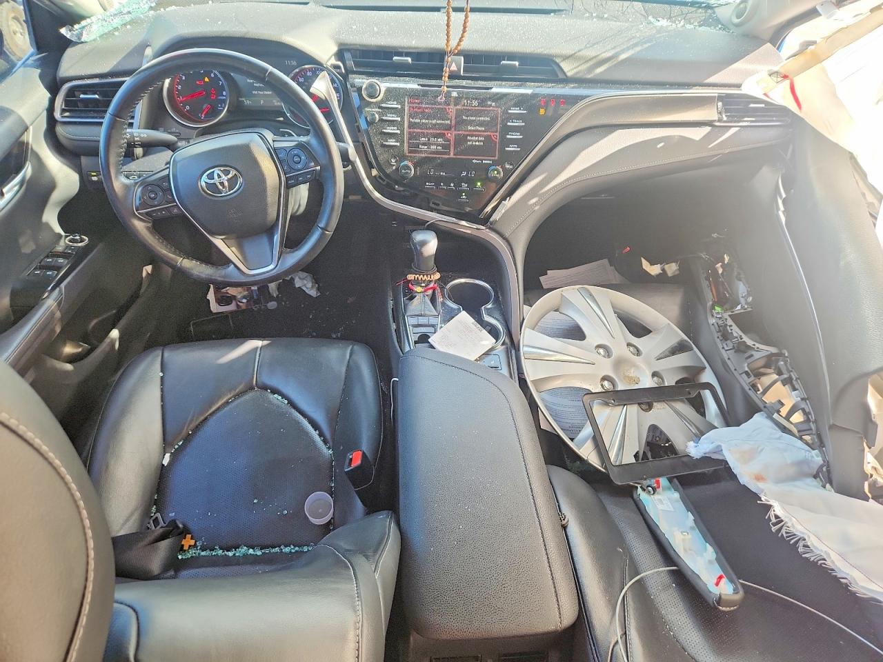 2019 TOYOTA CAMRY XSE photo 8