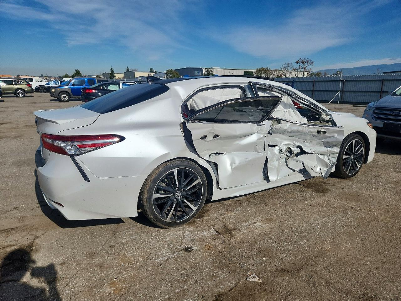 2019 TOYOTA CAMRY XSE photo 3