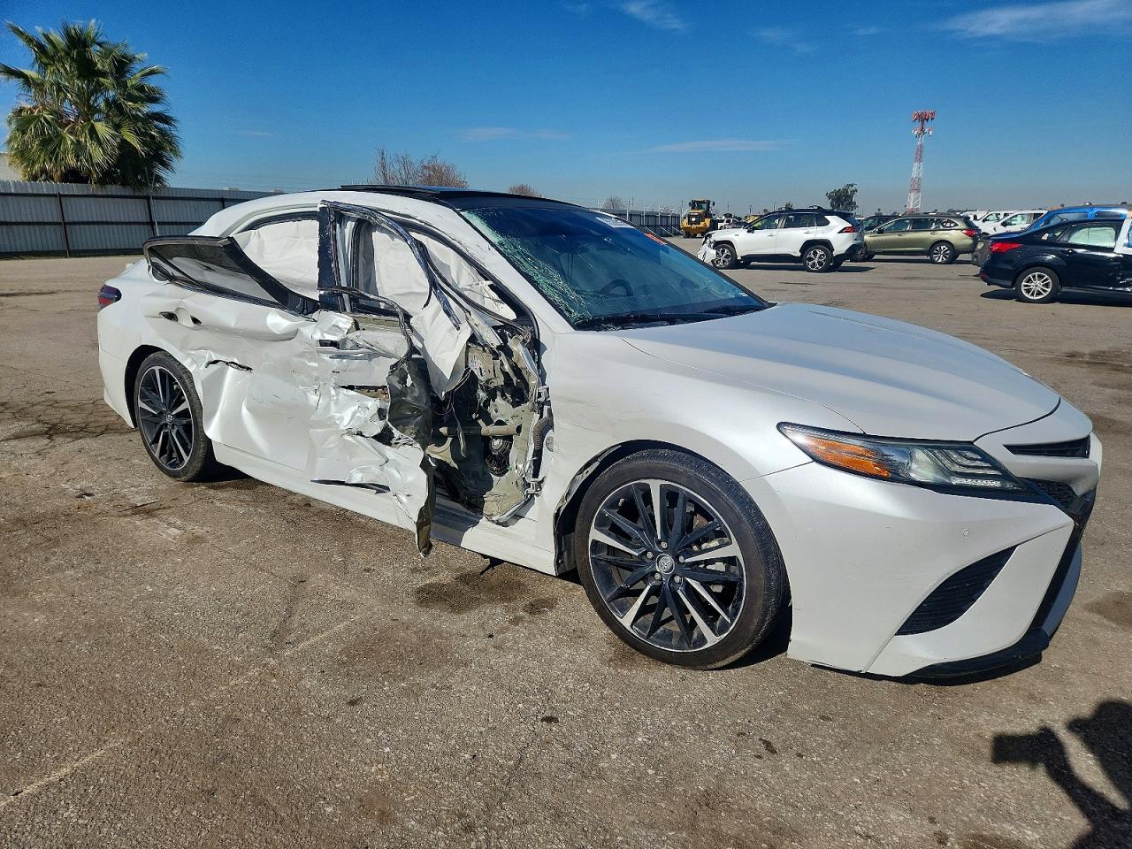 2019 TOYOTA CAMRY XSE photo 4